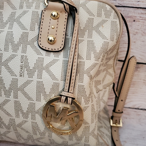 Michael Kors Large Signature MK Satchel - Picture 4 of 12